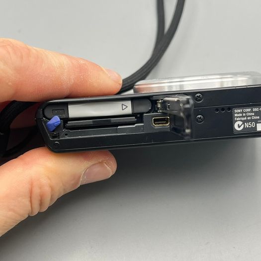 Sony DSC-W730 16.1MP Digital Camera Black Tested - Full Kit