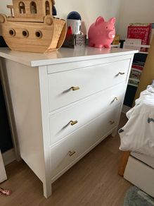 chest of drawers