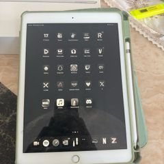 iPad 8th gen 128gb with Apple Pencil