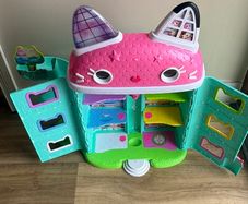 Gabbys Interactive Dolls House with Accessories