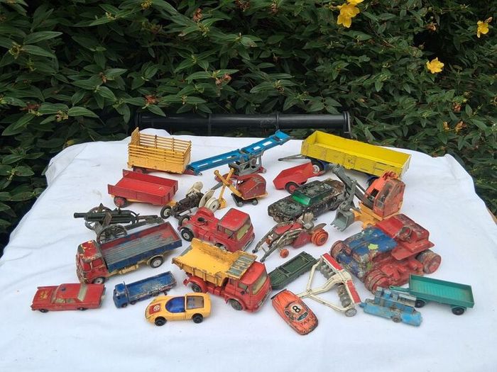 Vintage Diecast Toy Collection (Dinky,Lesney,Mecanno,Corgi) 22 Pieces