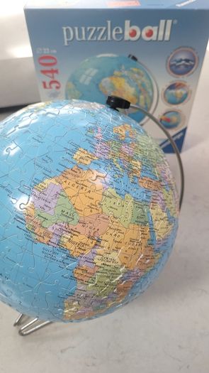 Globe jigsaw/ puzzleball.