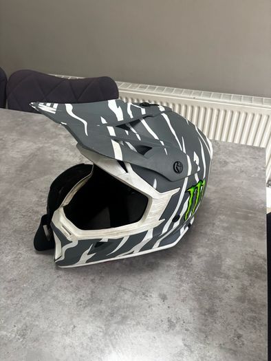 Raven Helmet Size M