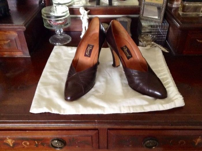 Beautiful pair of Leather Retro Vintage Italian Stilettos
