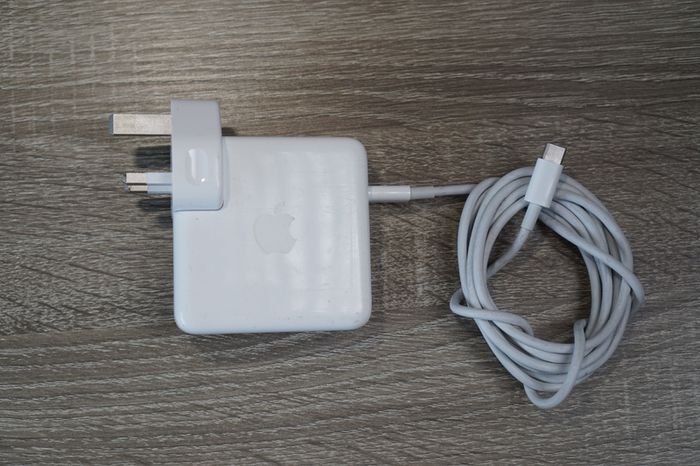 Apple MacBook Pro 13" (2019) | i5 2.4GHz | 16GB RAM | 4x Thunderbolt