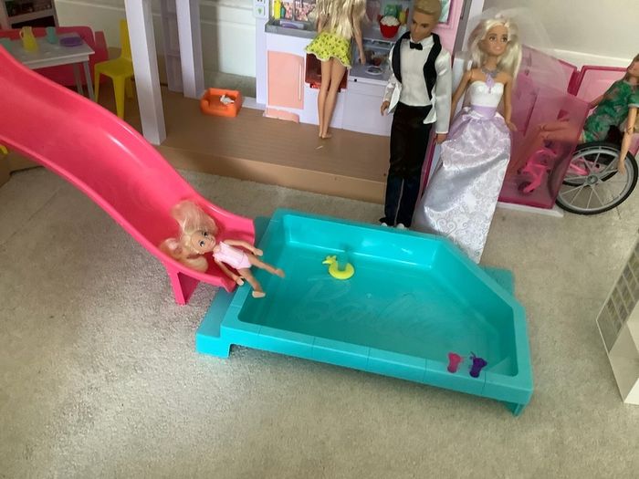 Barbie Dreamhouse, dolls & accessories