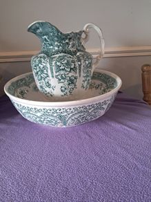 Wash basin and pitcher set