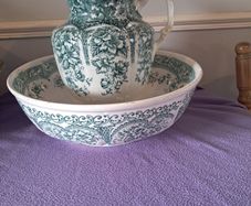 Wash basin and pitcher set