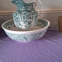 Wash basin and pitcher set