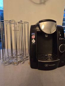Bosch Tassimo coffee machine with pod holder with carbon filters