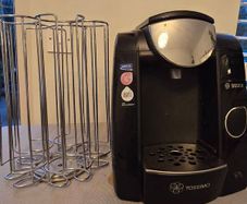 Bosch Tassimo coffee machine with pod holder with carbon filters