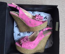Pink wedges