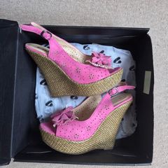 Pink wedges