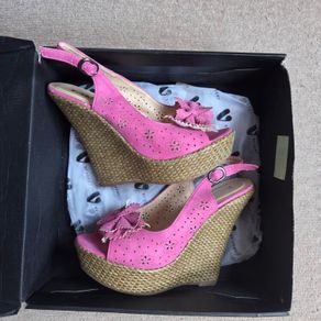 Pink wedges