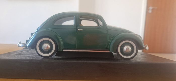 Maisto Volkswagen 1951 1:18 Green Diecast Model