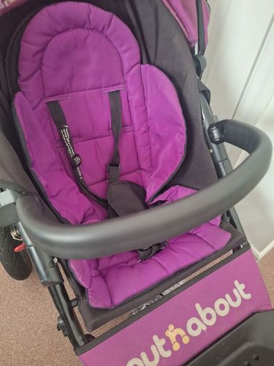 Out n About Nipper in Great Condition. Extras Included