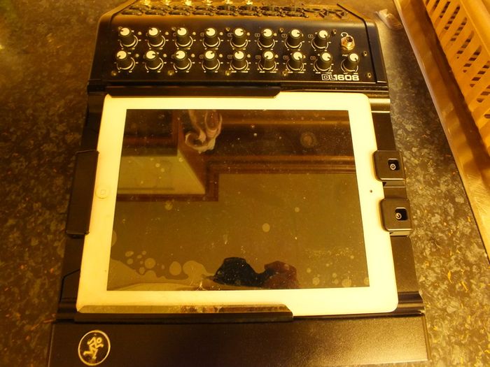 Mackie DL1608 16-Channel Digital Live Sound Mixer