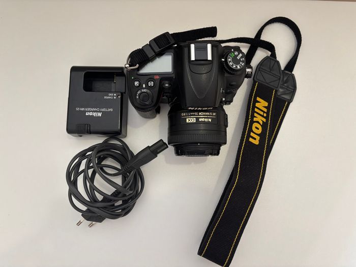 Nikon D7000 DSLR + Nikon 35mm f/1.8G Lens