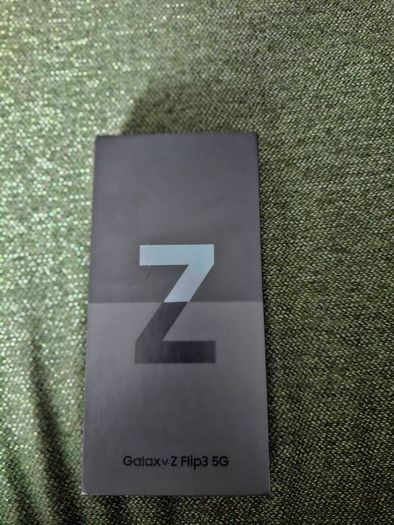 Samsung Galaxy Z Flip3 5G Black with Navy case