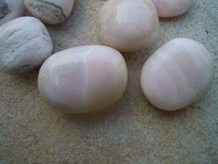 Mangano calcite, Crystals, Gemstones, Natural crystals,