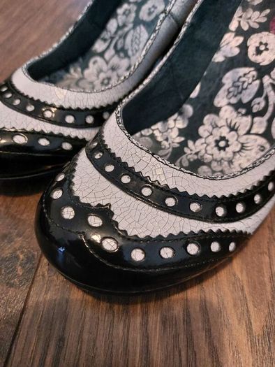 Black and White- leather- uk7
