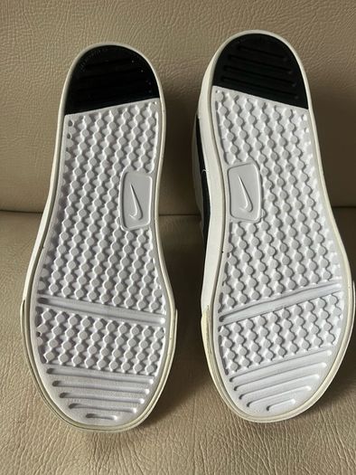 Nike velcro runners