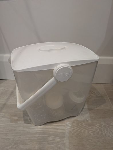 Baby steriliser and 7 bottles