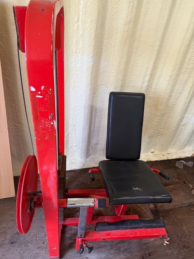 FREE  - leg extension machine