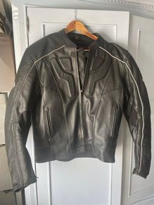 men's leather motorcycle jacket.large. Full protection armour.