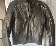 men's leather motorcycle jacket.large. Full protection armour.