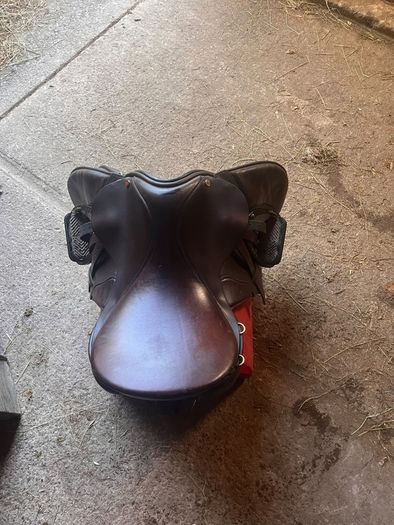 saddle 17.5 inch