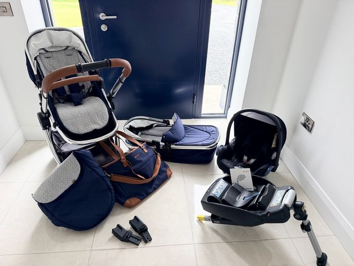 Pram and Maxi Cosi car seat