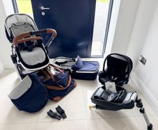 Pram and Maxi Cosi car seat