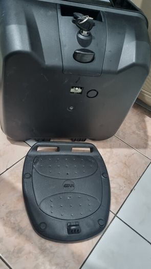 GIVI B32 BOLD, 32L Motorcycle Top Box