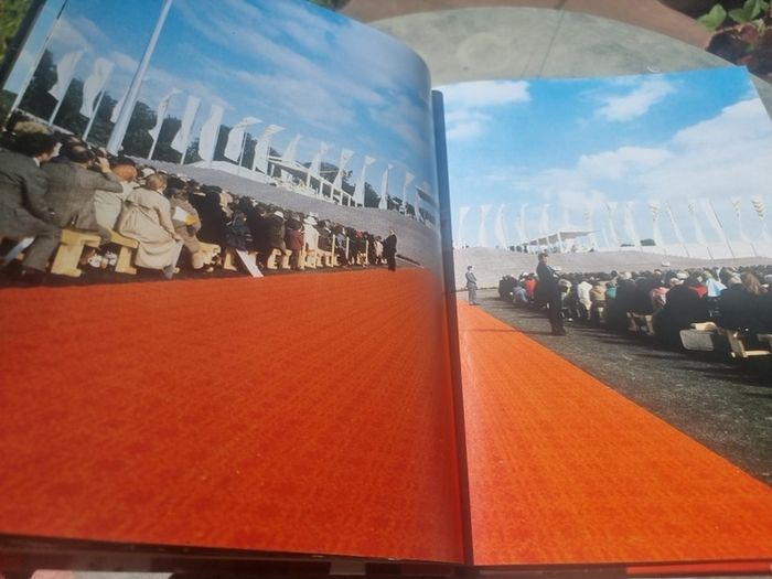 The Pope in Ireland: A Pictorial Record (Hardcover)
