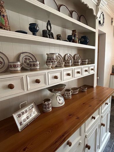 Kitchen dresser