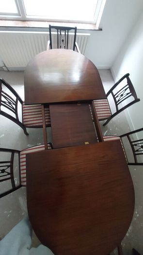 Solid mahogany oval extendable dining table, 6 chairs