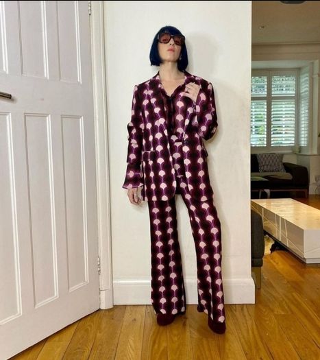 Amazing Zara Insta Famous Bloggers Limited Edition Pink Geo Print 3 Piece Suit, Blazer XL, Blouse XXL and Flare Trousers XL New with Tags