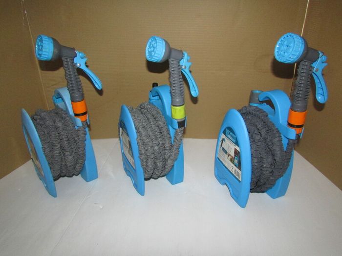 Flexible hose including wall holder