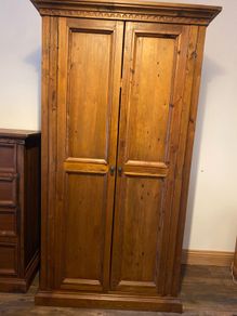 Wardrobe & chest of drawers