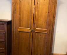 Wardrobe & chest of drawers