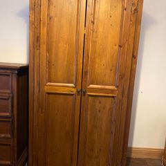 Wardrobe & chest of drawers