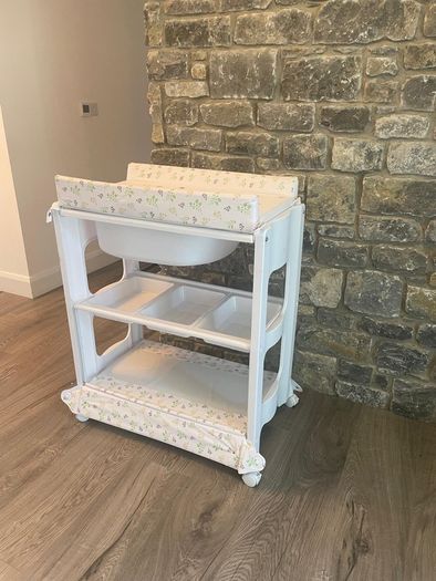 babylo baby changing table and bath with storage