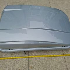 Roof box