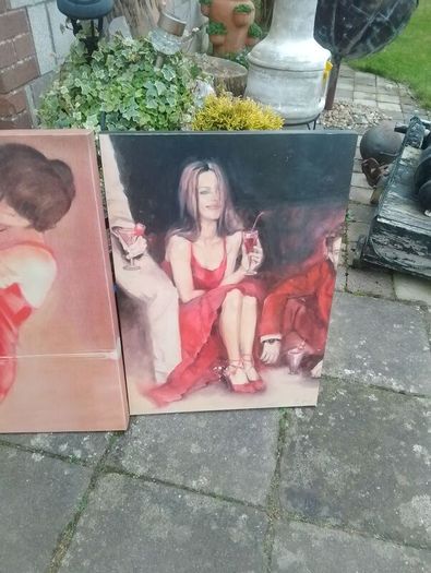 2 matching canvas
