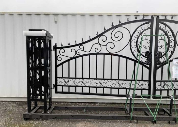 New entrance gates