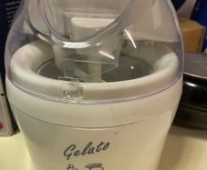 ice-cream maker