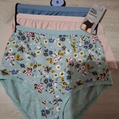 New M&S  3 pack brief size UK 8