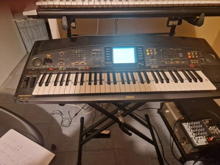 Yamaha PSR 8000 workstation keyboard