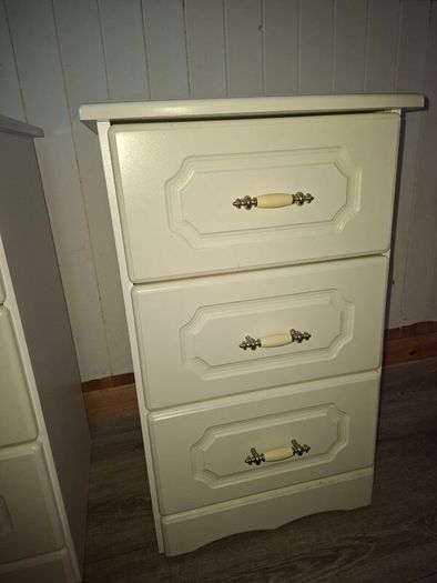 Bedside lockers